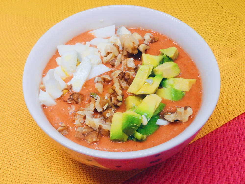 Salmorejo con aguacate