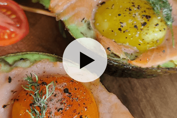 Aguacates Rellenos de Salmón y Huevo: Rápidos, Ricos y Resultones