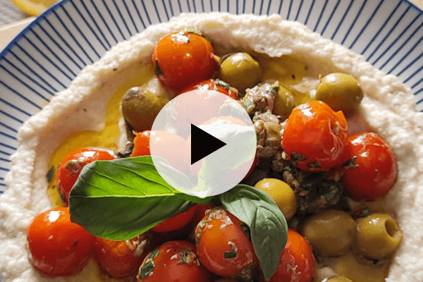 DIP Cremoso de Coliflor y Feta con Putanesca de Tomates Asados